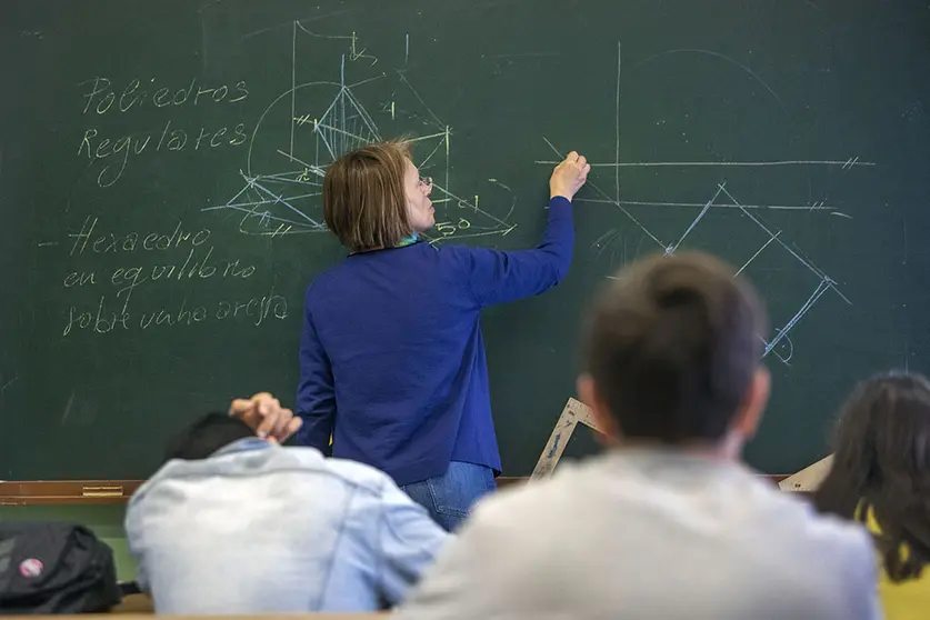 Los aspirantes deben tener un promedio igual o superior a 8,75 puntos, así como quedar entre los 20 primeros en una prueba específica a la que deben presentarse.