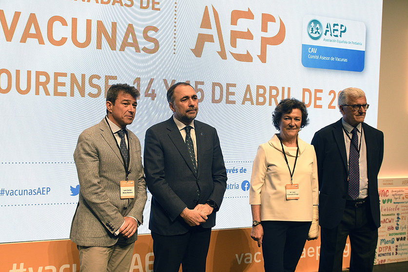 García Comesaña inauguró hoy, en el Auditorio municipal de Ourense, las XIV Jornadas de vacunas de la Asociación Española de Pediatría.