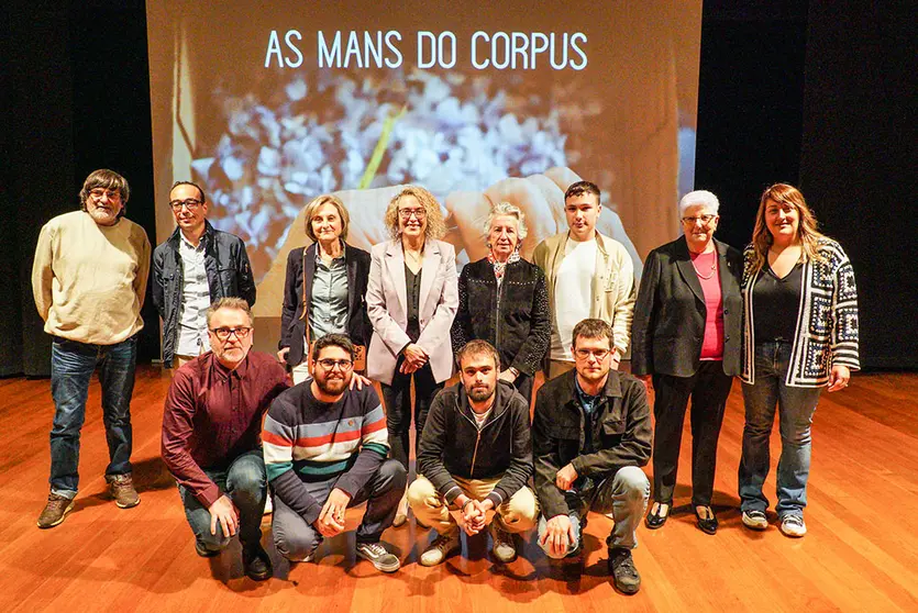 Cristina Fernández estivo acompañada no escenario polas sete persoas protagonistas.