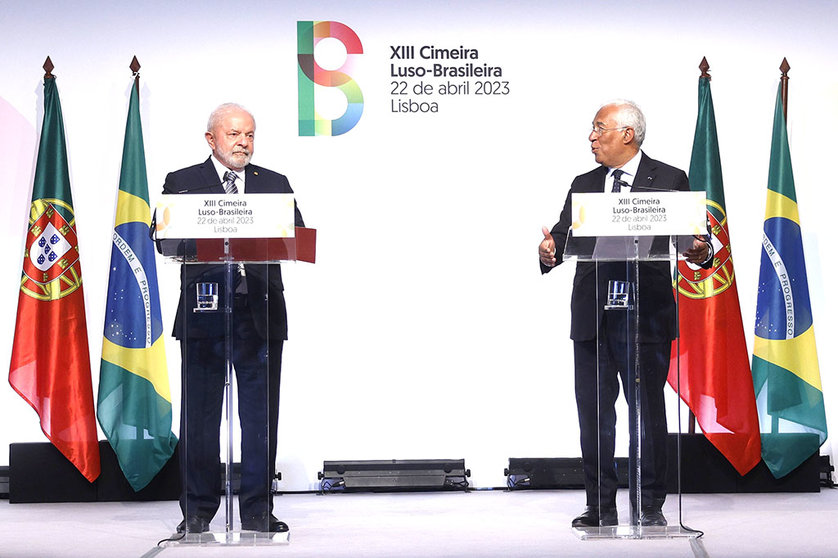 Primeiro-Ministro, António Costa, discursa na conferência de imprensa que encerrou a XIII Cimeira Luso Brasileira, acompanhado pelo Presidente do Brasil, Lula da Silva, Lisboa.