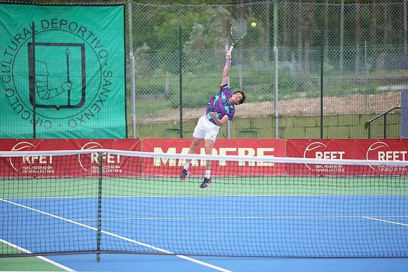 El turco Toprak Avcibasi (medios)