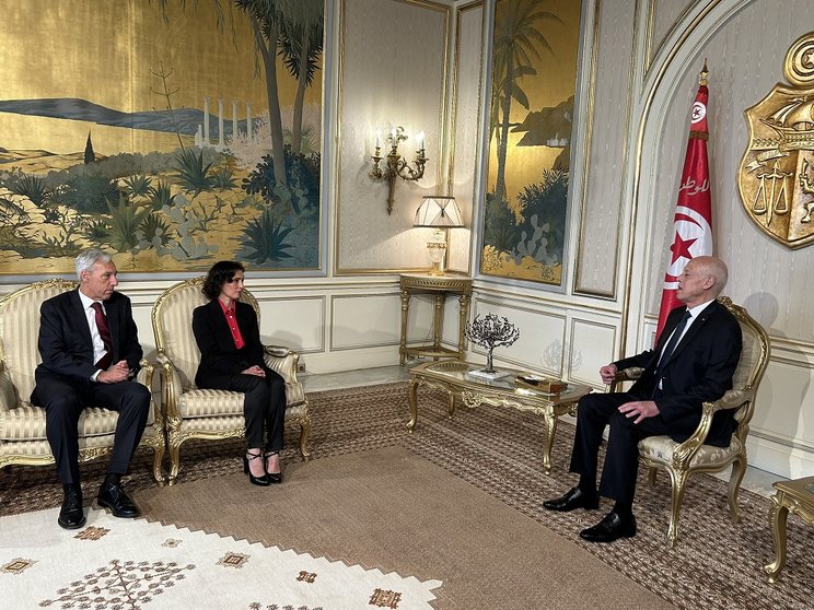 Ministros dos Negócios Estrangeiros de Portugal e da Bélgica, João Gomes Cravinho e Hadja Lahbib, com Presidente da República tunisina, Kais Saïed, Tunes.