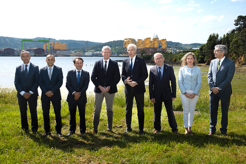 El presidente de la Xunta se reunió en Ferrol con las juntas directivas de Aclunaga y Cluergal y representantes de Iberdrola y Windar.
