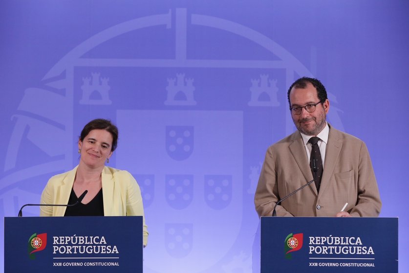 Ministra da Presidência, Mariana Vieira da Silva, e Ministro da Educação, João Costa, na conferência de imprensa do Conselho de Ministros, Oeiras.