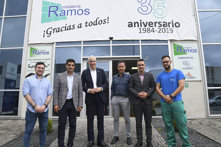 El vicepresidente primero y conselleiro de Economía, Industria e Innovación, Francisco Conde, visitó esta semana Cristalería Ramos y Ramos, beneficiaria de estas ayudas.