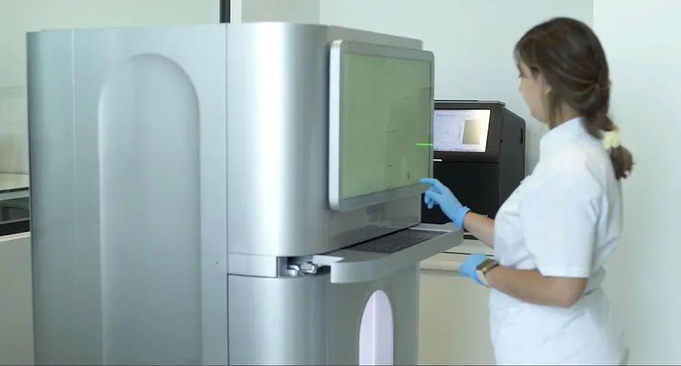 NovaSeq X permite secuenciar genomas dos veces más rápido que el anterior secuenciador más potente. ARCHIVO.