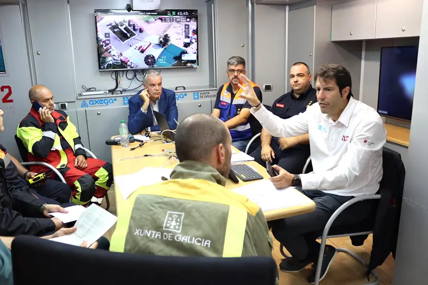 El director xeral de Emerxencias e Interior, Santiago Villanueva, participó esta mañana en el ejercicio, que requirió de la activación de la Situación 2 por el riesgo para la población y parques empresariales.