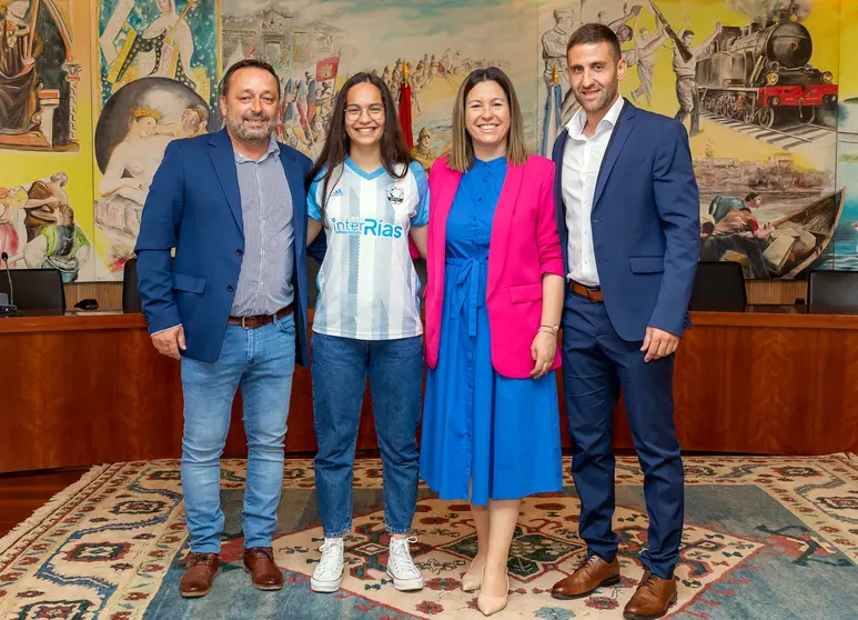 O primeiro tenente de alcalde, Ernesto Groba e o concelleiro de Deportes, Edgar Martínez e a alcaldesa, Marta Valcárcel.