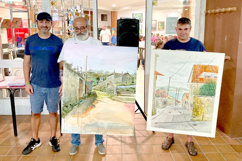 El premiado Abel Barandela y el pintor vigués Alfonso Cid es reconocido con el segundo premio.