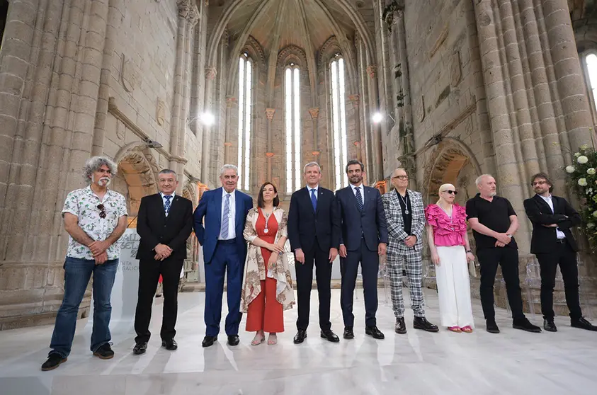 Los premiados y autoridades.