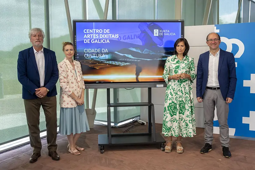 El director general de Cultura del Gobierno gallego, Anxo M. Lorenzo, y la directora gerente de la Fundación Cidade da Cultura de Galicia, Ana Isabel Vázquez,