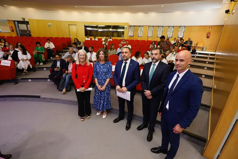 El conselleiro de Sanidad presentó un nuevo proceso asistencial integrado elaborado junto a la Asociación de Enfermos de Crohn y Colite Ulcerosa.