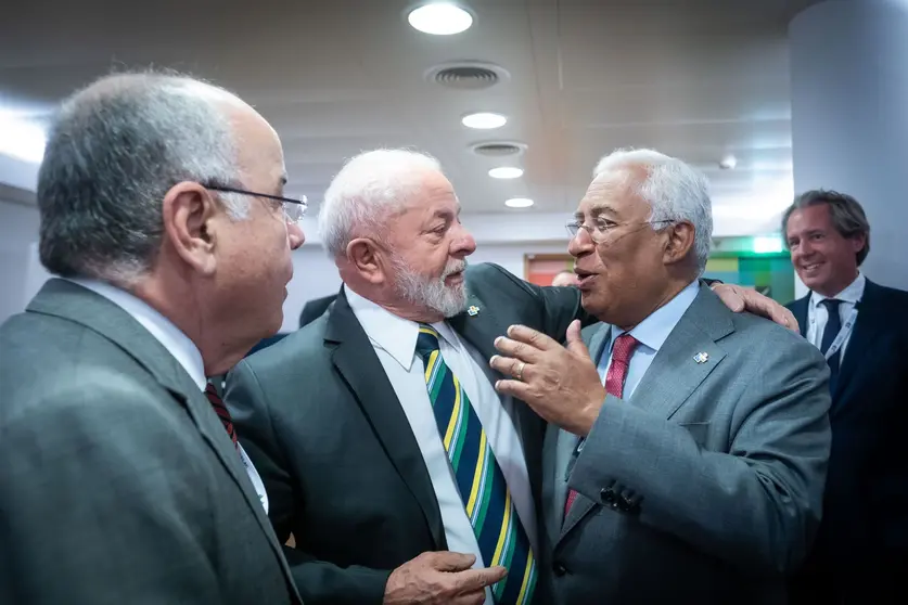 Primeiro-Ministro António Costa com o Presidente da República do Brasil, Lula da Silva, num intervalo da cimeira UE-CELAC, Bruxelas.