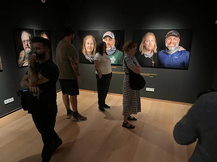 O fotógrafo Javier Iglesias Ramos captura a través de 41 retratos como cambian os camiñantes desde Roncesvalles ata a súa chegada a Santiago de Compostela.