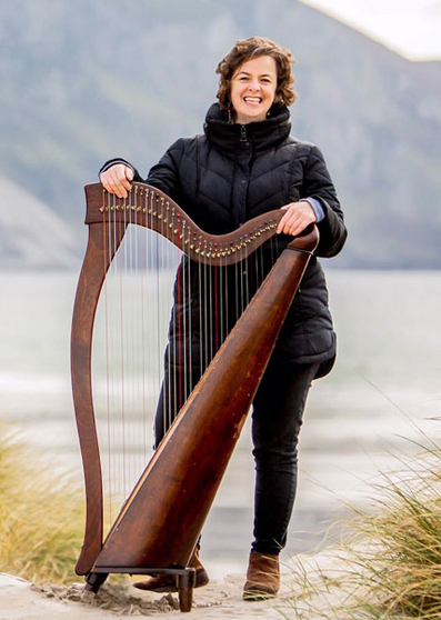 La arpista irlandesa Loise Kelly.