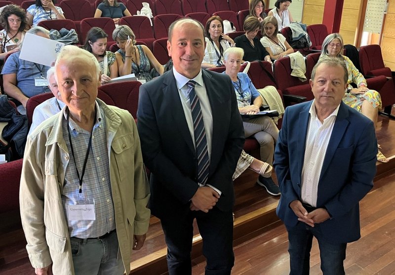 El director de Turismo de Galicia, Xosé Merelles, participó en la inauguración del curso de la Universidad de Vigo “Termalismo y cosmética termal”, que tiene lugar en la casa de la Cultura de O Carballiño.