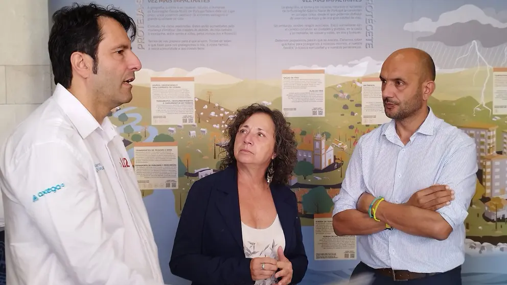 O alcalde do Porriño, Alejandro Lorenzo, xunto coa Directora de Calidade Ambiental, Sagrario Pérez, e o xerente da Axencia Galega de Emerxencias (AXEGA), Marcos Araújo.