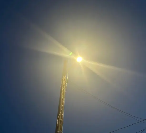 As novas de tecnoloxía led disporán de redución de nivel de iluminación mediante equipo 
multinivel para axustala según os diferentes horarios nocturnos e os diferentes tipos de vías, implantando tamén a telexestión.