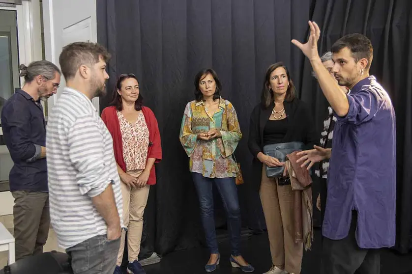 ‘Mudar a pel' es el título de este proyecto que combina investigación académica, imagen, palabra y sonido para representar aspectos que afectan como sociedad hoy en día.