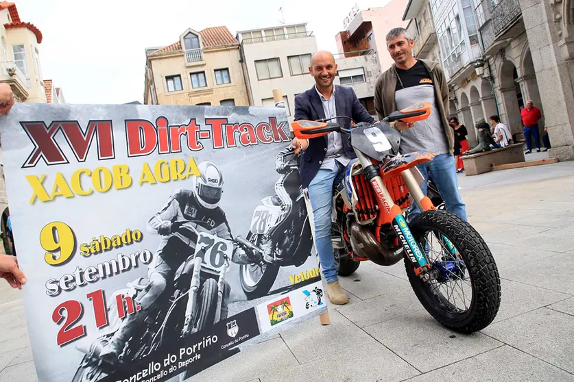 Alejandro Lorenzo, o alcalde, promociona o evento.