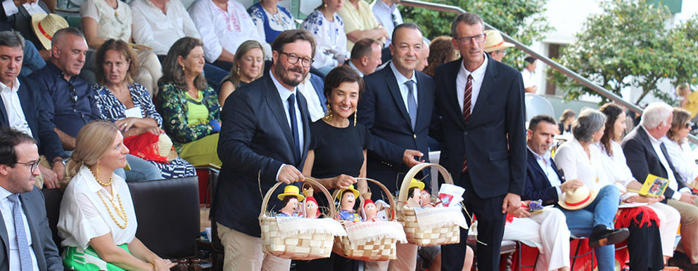 Vasco Ferrás con la Ministra de Agricultura, Maria do Céu Antunes, el presidente de la Asalblea y el Concejal de Feiras Novas.