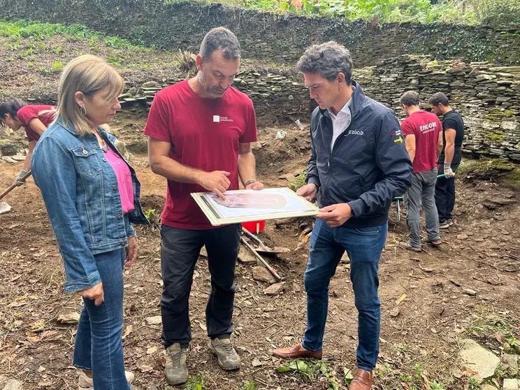 O delegado territorial de Lugo, Javier Arias, explicou que completan os labores de limpeza e prospección realizados hai un meses, sumando en total 30.000 euros de investimento.