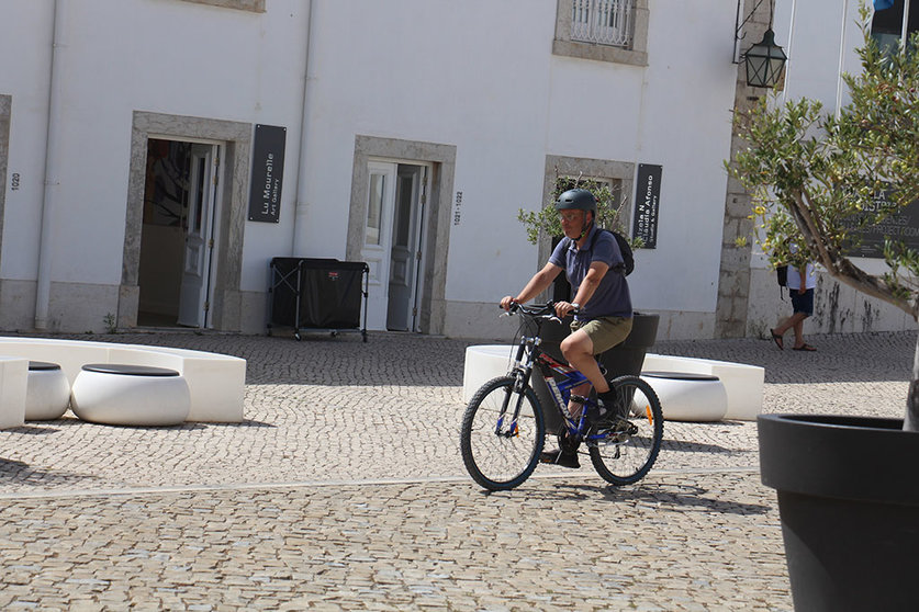 Ciclista português em Cascais.