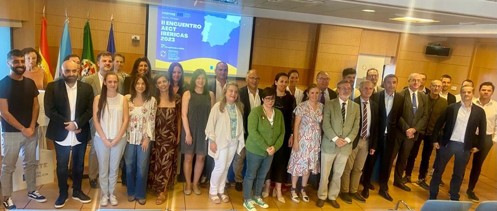 Foto de família do 2º Encontro de Agrupamentos Europeus de Cooperação Territorial da Península Ibérica, organizado pela Eurorregião Galicia-Norte de Portugal, em Vigo.