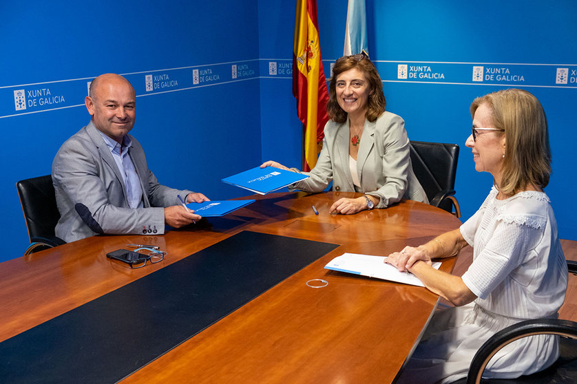 La vicepresidenta segunda y conselleira de Medio Ambiente, Territorio e Vivenda firmó el convenio con el alcalde de la localidad.