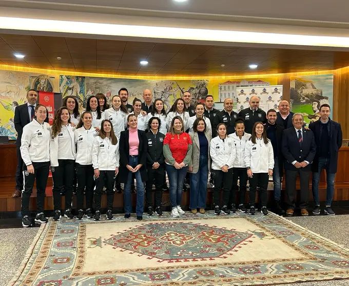 Recepción do equipo español no Concello de Salvaterra.