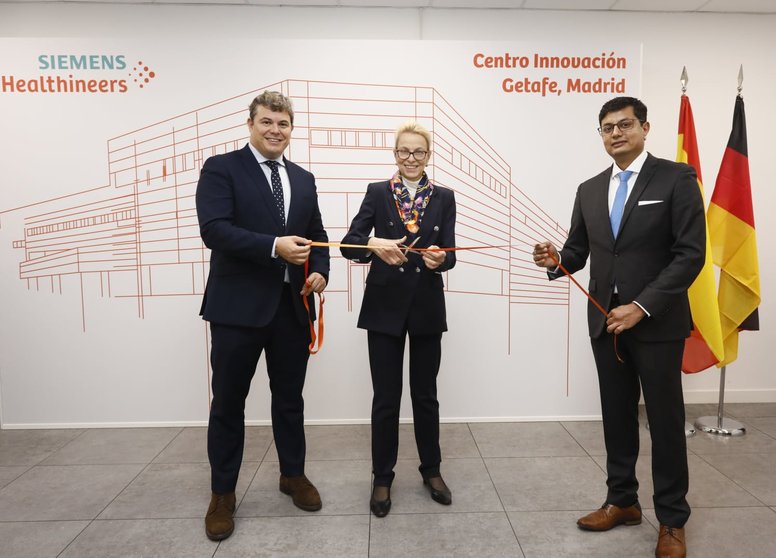 Inauguración Centro Innovación Getafe Siemens Healthineers. Maria Margarete Gosse, Embajadora de Alemania en España, acompañada por Ingo Stender, ministro de la Embajada de Alemania,