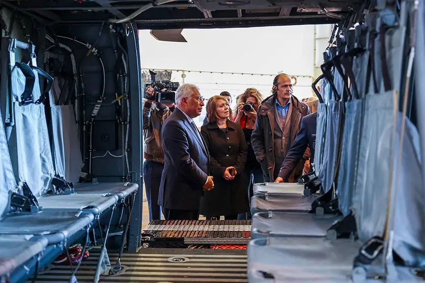 Primeiro-ministro na apresentação das quatro aeronaves para combate aos incêndios.