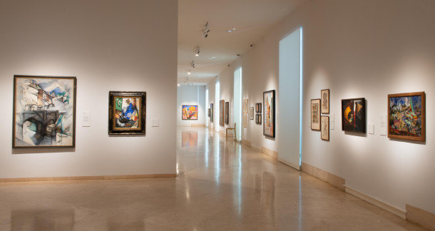 Abierta en el Museo Thyssen del 29 de noviembre de 2022 al 30 de abril del 2023, En el ojo del huracán ofrecía una completa visión del arte ucraniano de vanguardia en las primeras décadas del siglo XX, desvelando las diferentes tendencias artísticas, desde el arte figurativo hasta el futurismo o el constructivismo.