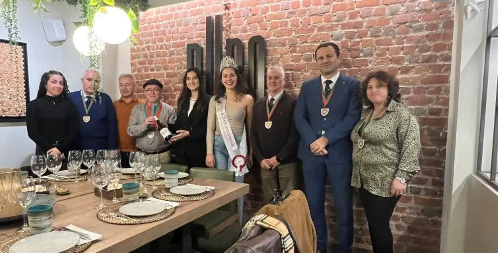 Rainha Vindimas Arcos de Vadevez, com confrades Vinhos de Portugal em Bruxelas.