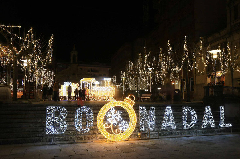 Unha mostra da iluminación de Nadal no centro do Porriño.