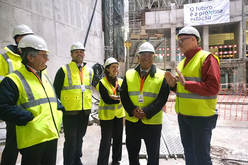 António Costa visitou as novas estações da Estrela e de Santos.
