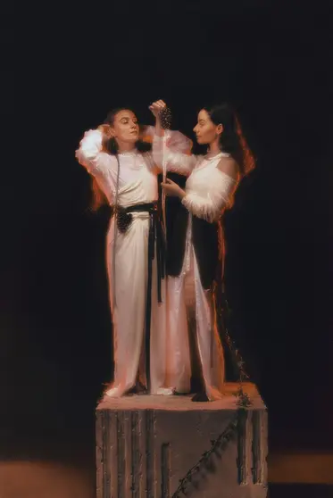 Fillas de Cassandra - Últimas Dionisíacas © SABELA ANDRÉS.