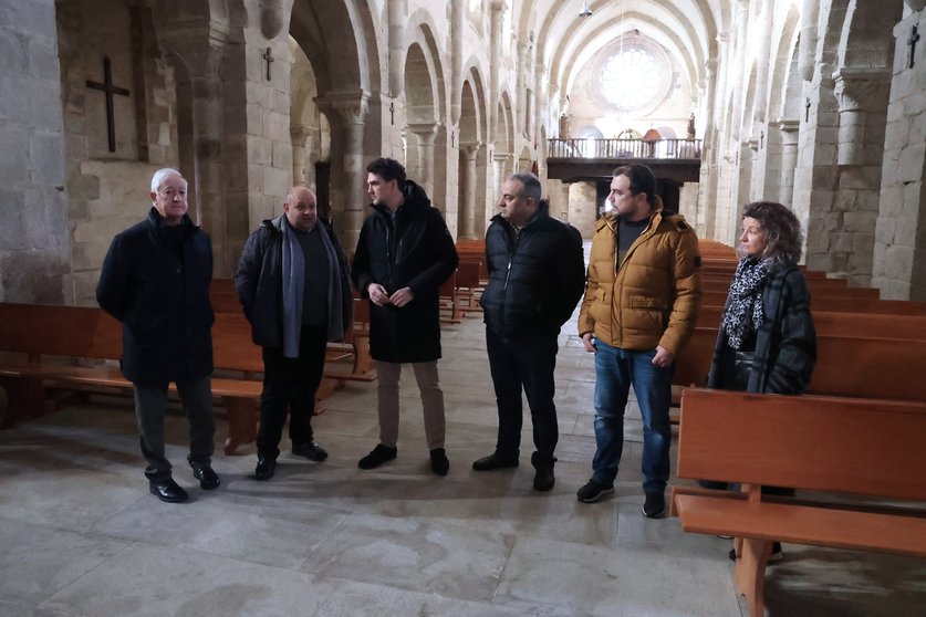 El delegado territorial de Lugo, Javier Arias, explicó que se destina un presupuesto de 156.500 euros a la intervención, que también mejorará la accesibilidad al templo y a la torre del reloj.