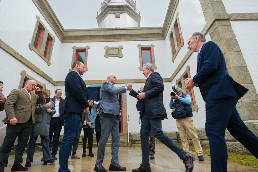 O presidente da Xunta participou na presentación da remodelación e rehabilitación dos faros grande e pequeno.