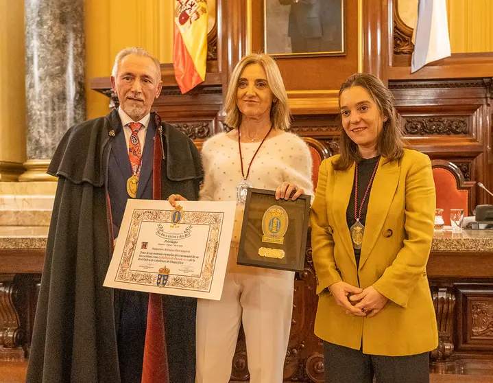 Amparo Alonso Betanzos, Caballero de honor.