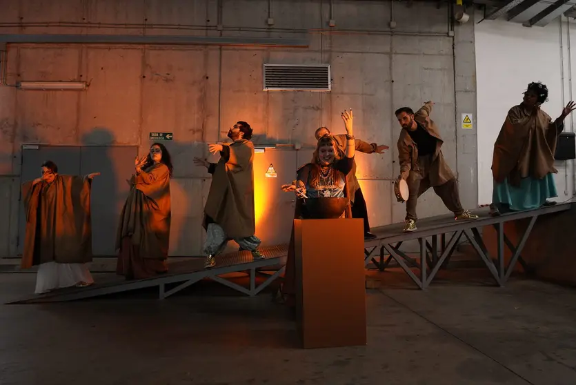 ‘Hamlet, o de Cunqueiro’ mestura a linguaxe escénica con mecánicas propias dos videoxogos, como a exploración e resolución de enigmas, nas que intervén o público.