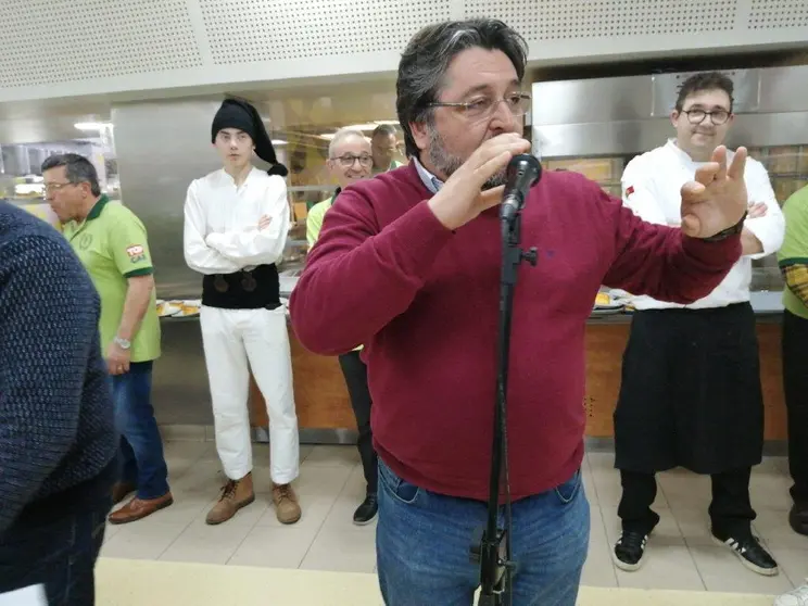 Presidente de Liures agradece aos Chefs Domingos Gomes e Nelson Gomes.