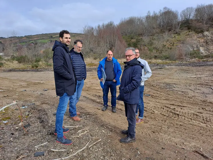 El director general de Planificación Energética y Recursos Naturales, Pablo Fernández Vila, visitó esta mañana el antiguo emplazamiento minero de Rubiais, en Pedrafita do Cebreiro.