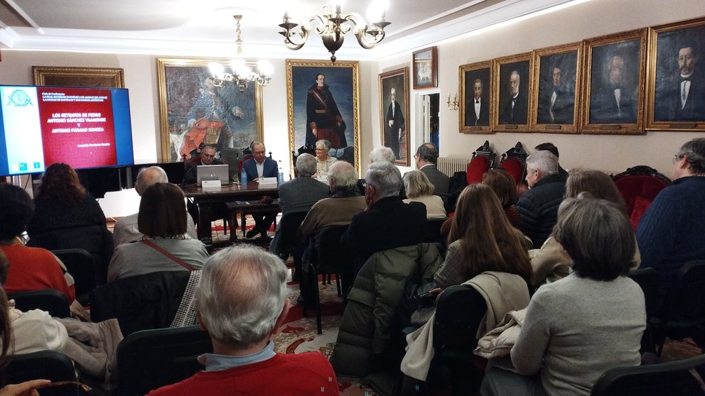 Aspecto de la sala durante la disertación de Leopoldo Fernández Gasalla.
