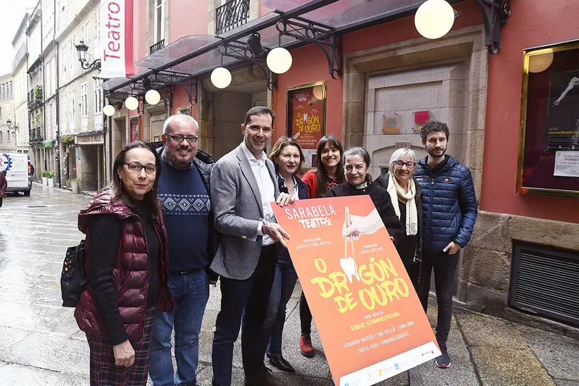 El director de la Axencia Galega das Industrias Culturais, Jacobo Sutil, participa en la presentación de la nueva obra de la compañía ourensana.
