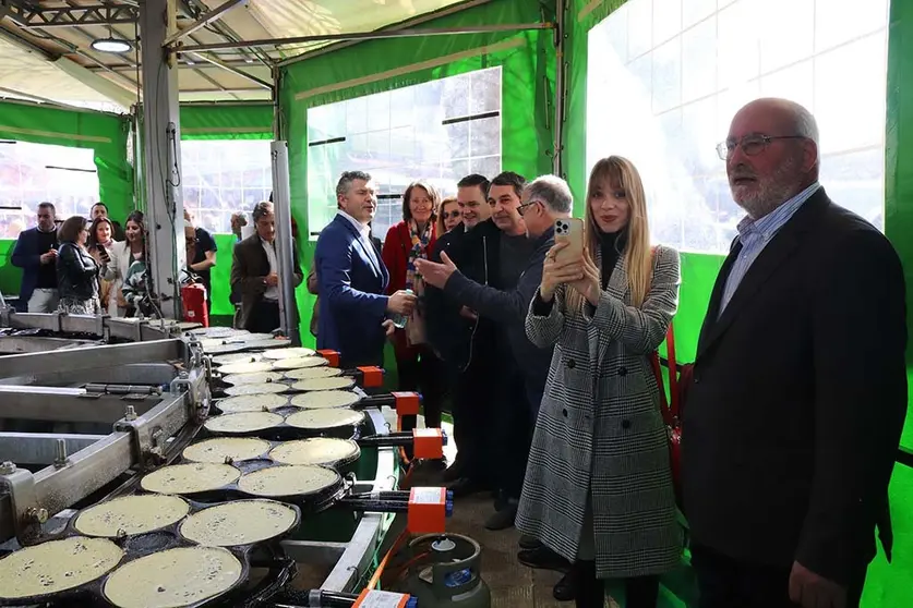 A Festa da Filloa de Lestedo reparte por primeira vez máis de 100.000 filloas.