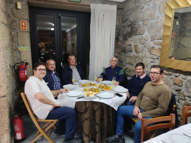 O Clube de Gastronomia de Ponte de Lima, reuniu em Cardielos num teste do cardápio e outros pormenores para o Bife da Páscoa.