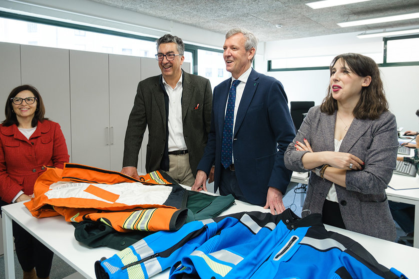 El presidente de la Xunta visitó las instalaciones de la empresa del grupo Sagres en Redondela.