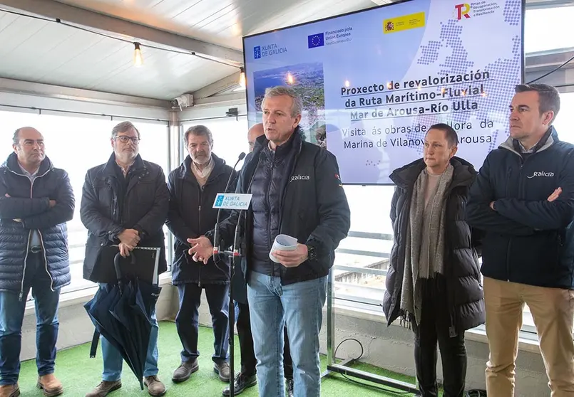O presidente da Xunta en funcións visitou as obras de mellora na mariña de Vilanova de Arousa.