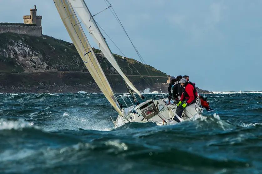 El Alboroto de Javi Aguado frente al Parador de Baiona. © ROSANA CALVO.